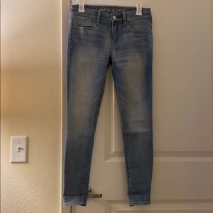EUC AE super super stretch light wash jeans